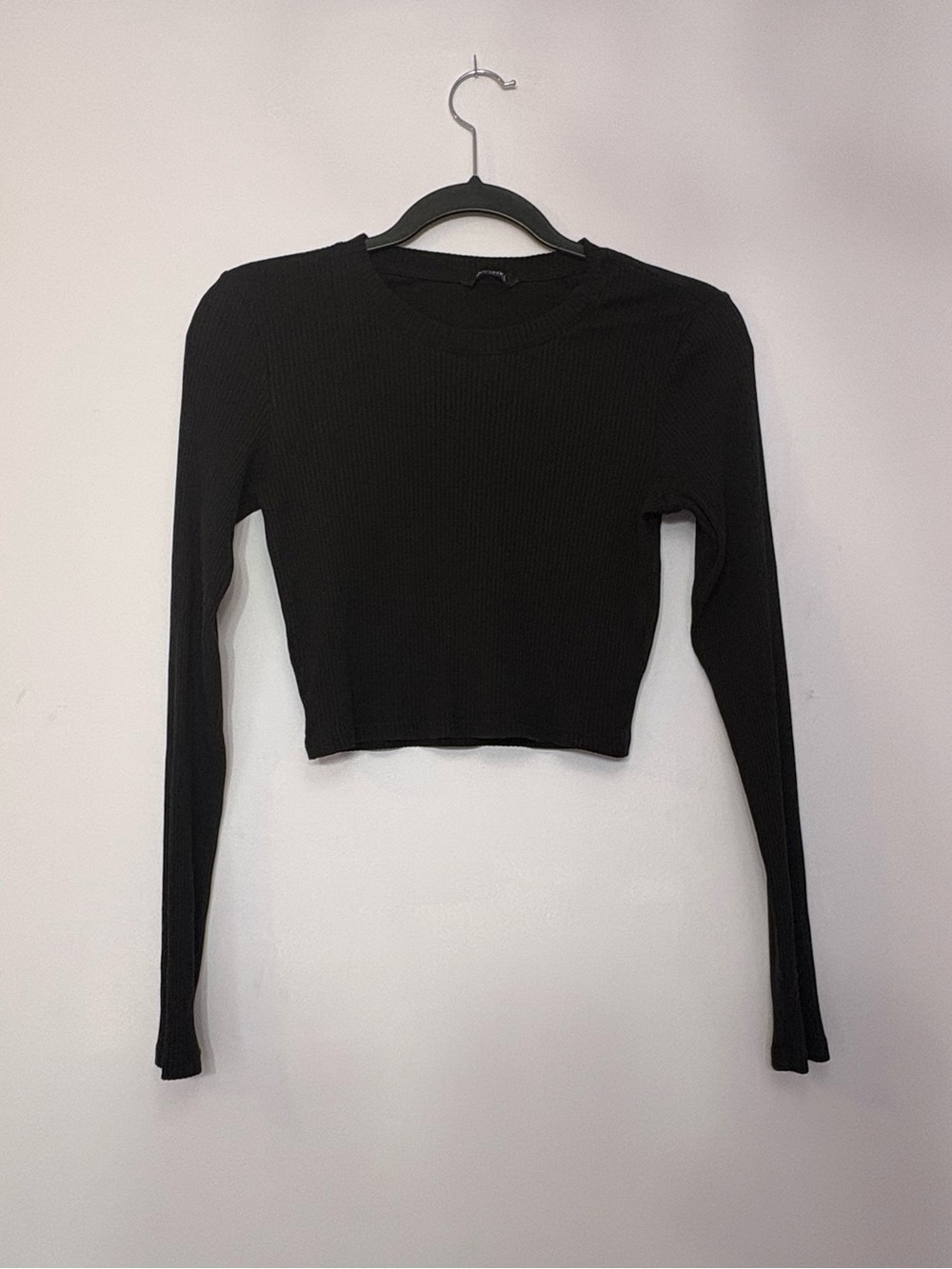 Monki Black Ribbed Cropped Long-Sleeve Tee